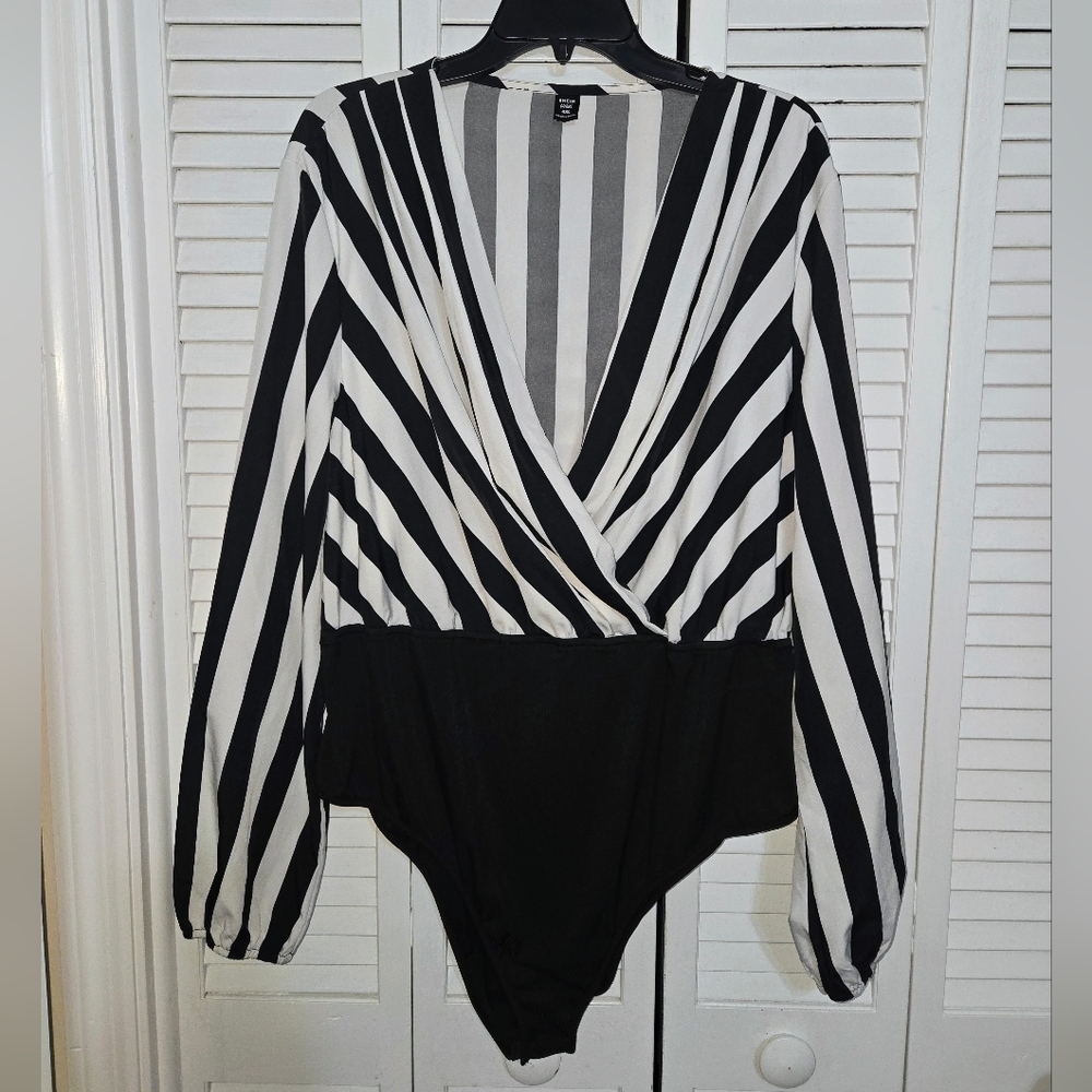 SHEIN Curve Women's 4XL Black and White Striped Lantern Sleeve Bodysuit